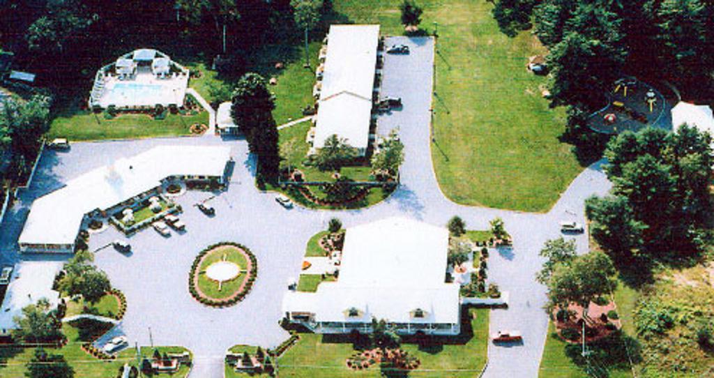 Colonel Williams Resort And Suites Lake George Buitenkant foto